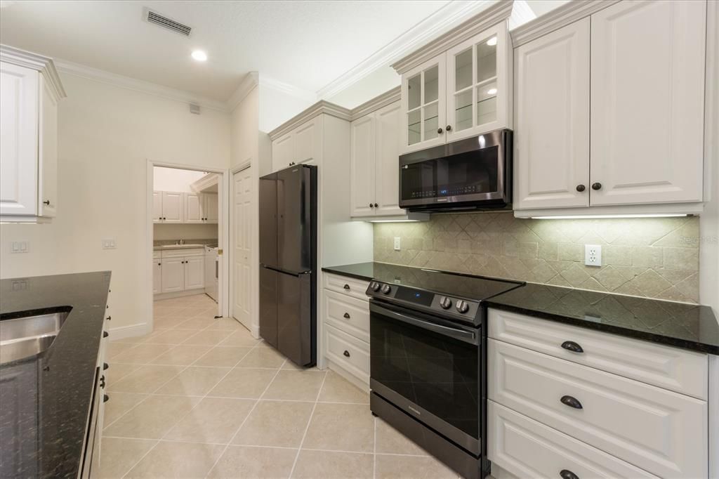 For Sale: $750,000 (2 beds, 2 baths, 1898 Square Feet)