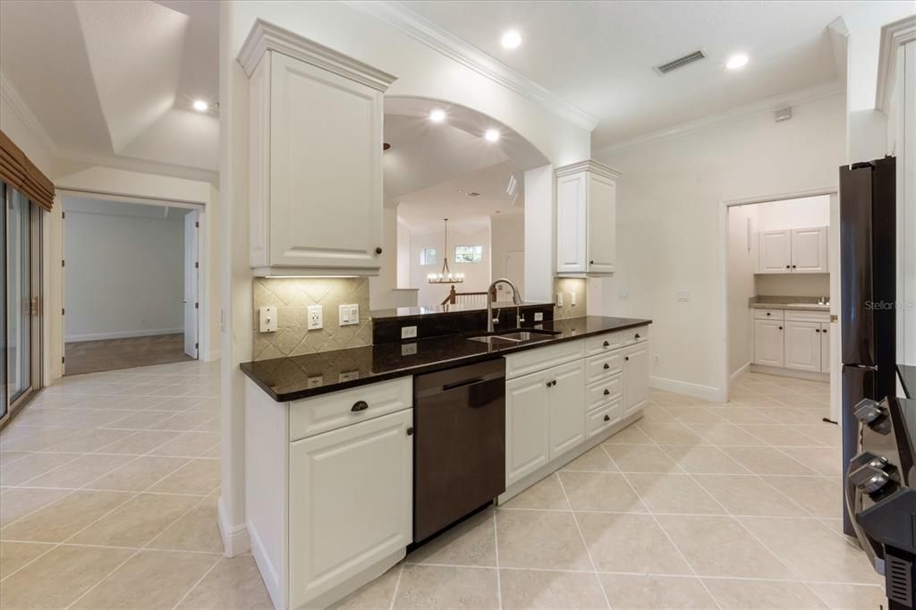For Sale: $750,000 (2 beds, 2 baths, 1898 Square Feet)