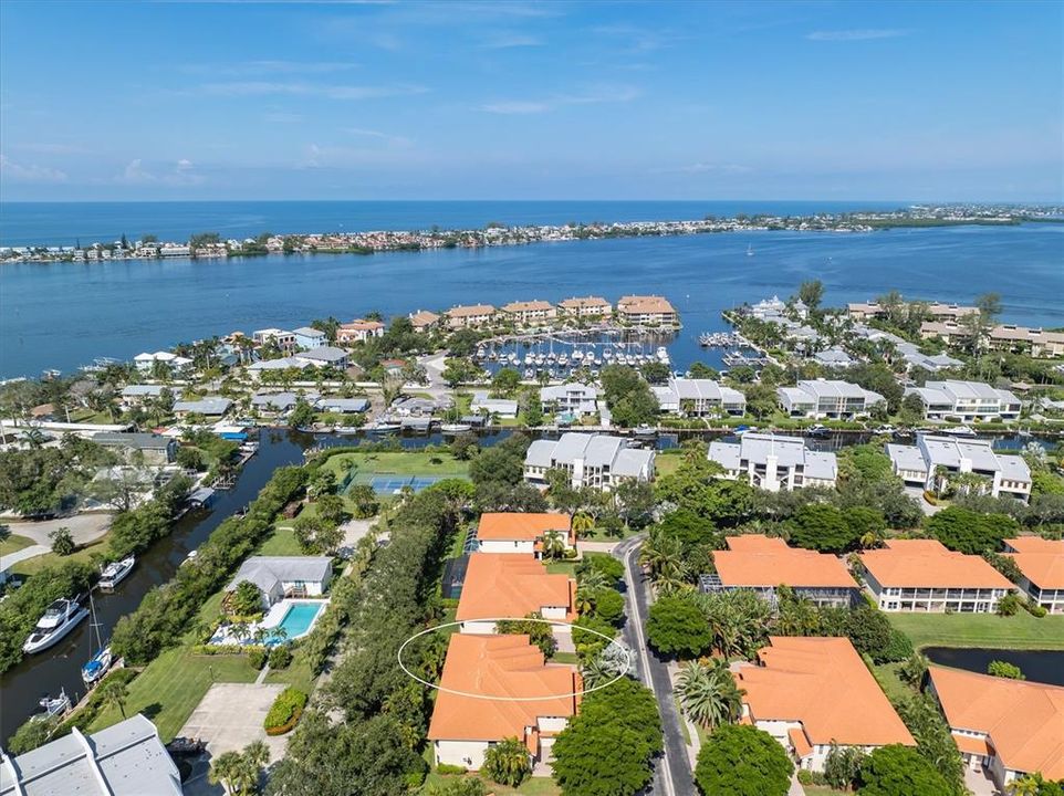For Sale: $750,000 (2 beds, 2 baths, 1898 Square Feet)