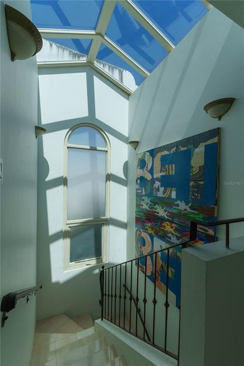 На продажу: $2,200,000 (5 спален, 3 ванн, 4100 Квадратных фут)