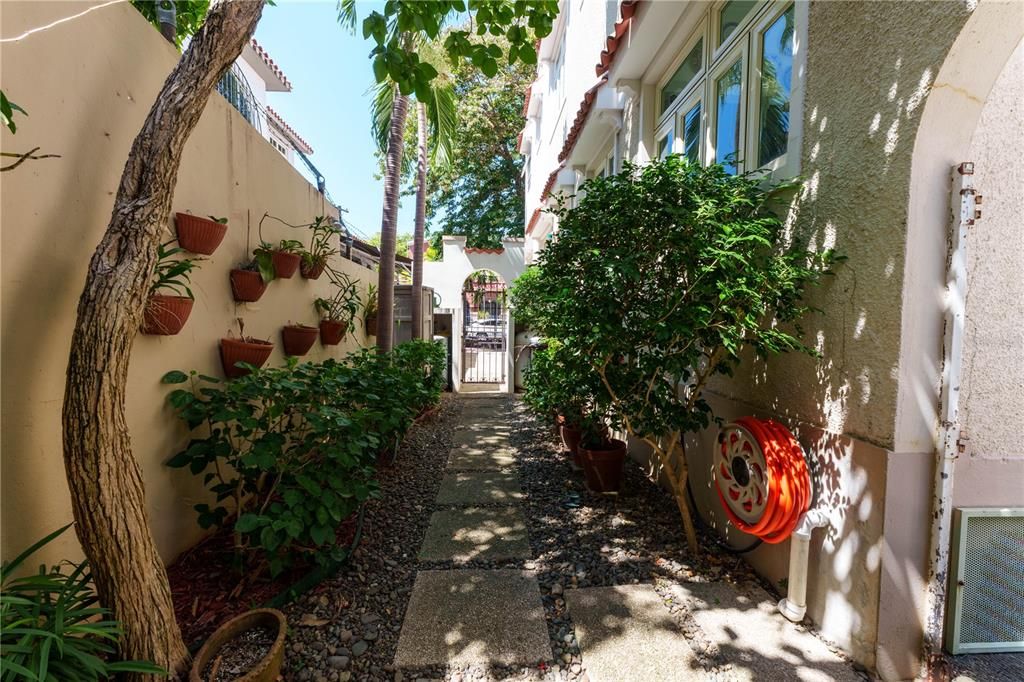 На продажу: $2,200,000 (5 спален, 3 ванн, 4100 Квадратных фут)