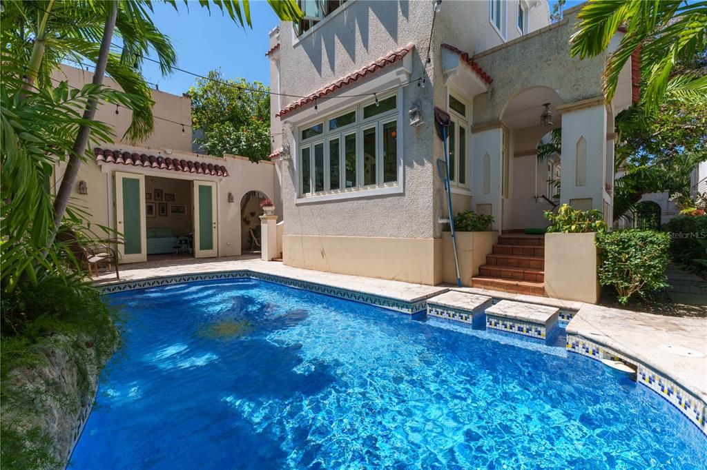 На продажу: $2,200,000 (5 спален, 3 ванн, 4100 Квадратных фут)