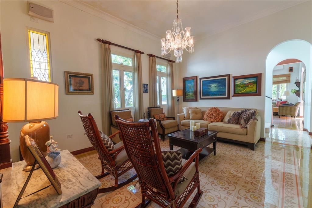 На продажу: $2,200,000 (5 спален, 3 ванн, 4100 Квадратных фут)