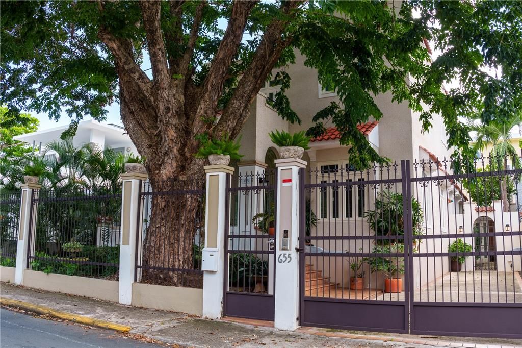 На продажу: $2,200,000 (5 спален, 3 ванн, 4100 Квадратных фут)