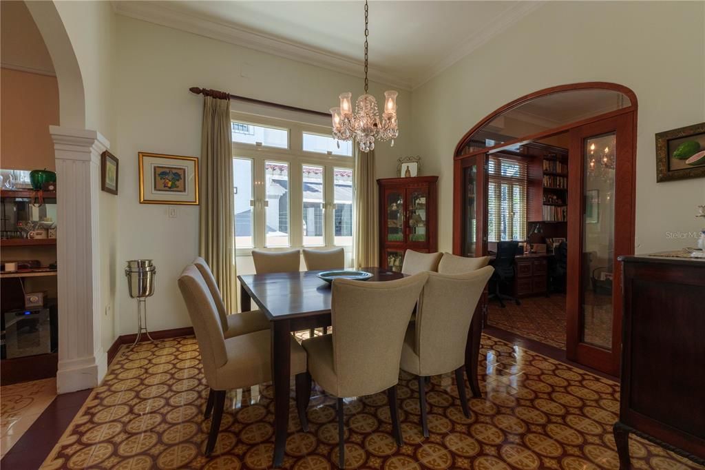 На продажу: $2,200,000 (5 спален, 3 ванн, 4100 Квадратных фут)