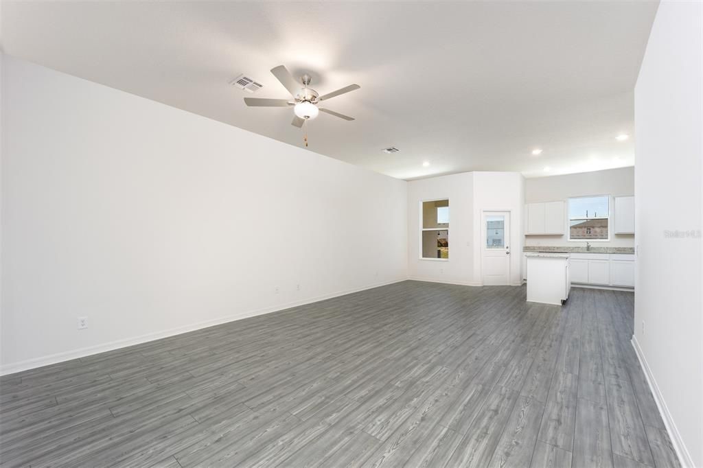 Active With Contract: $237,900 (3 beds, 2 baths, 1731 Square Feet)