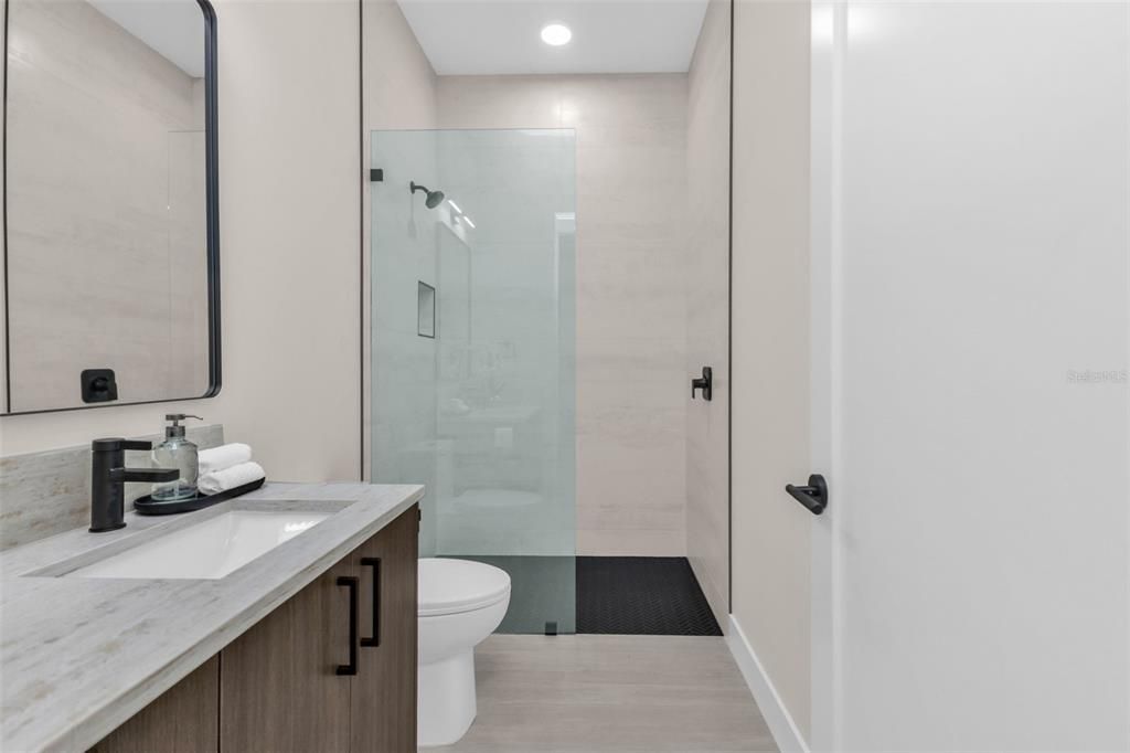 待售: $799,900 (3 贝兹, 3 浴室, 2327 平方英尺)