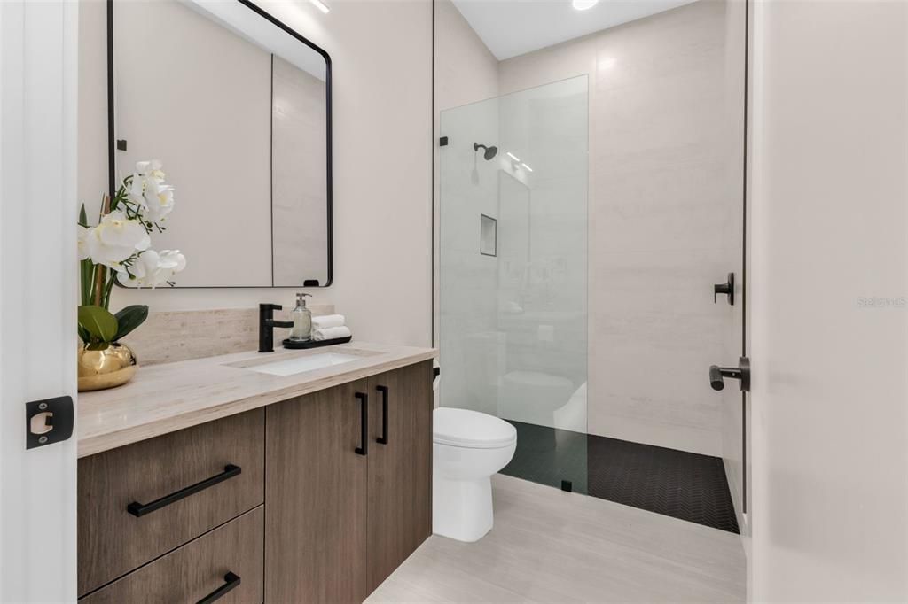 待售: $799,900 (3 贝兹, 3 浴室, 2327 平方英尺)