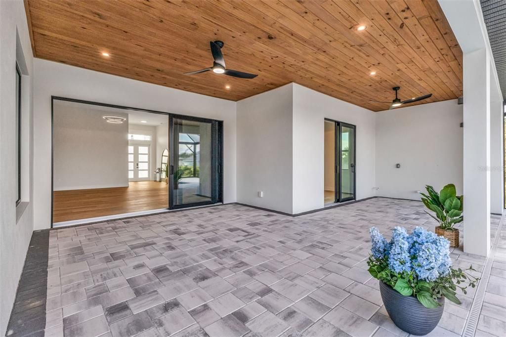 待售: $799,900 (3 贝兹, 3 浴室, 2327 平方英尺)