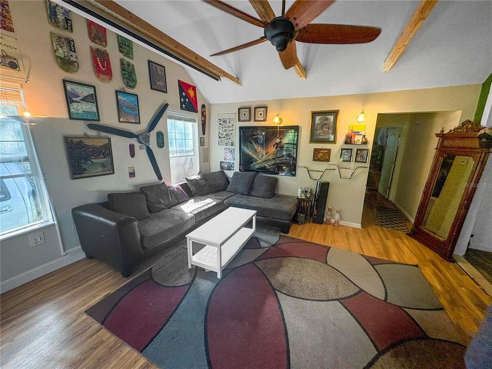 待售: $899,900 (2 贝兹, 2 浴室, 1624 平方英尺)