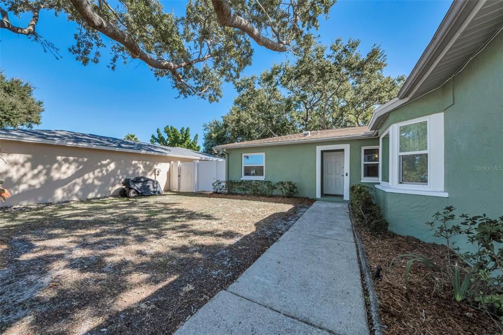 Activo con contrato: $389,900 (3 camas, 2 baños, 1494 Pies cuadrados)