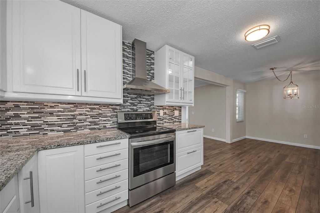 Activo con contrato: $389,900 (3 camas, 2 baños, 1494 Pies cuadrados)