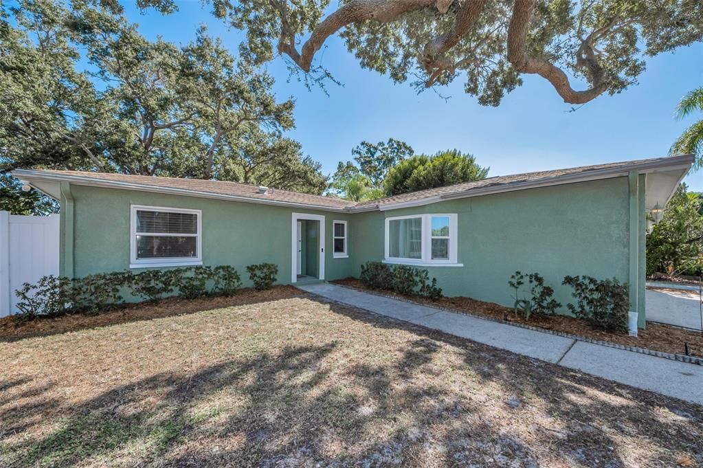 Activo con contrato: $389,900 (3 camas, 2 baños, 1494 Pies cuadrados)