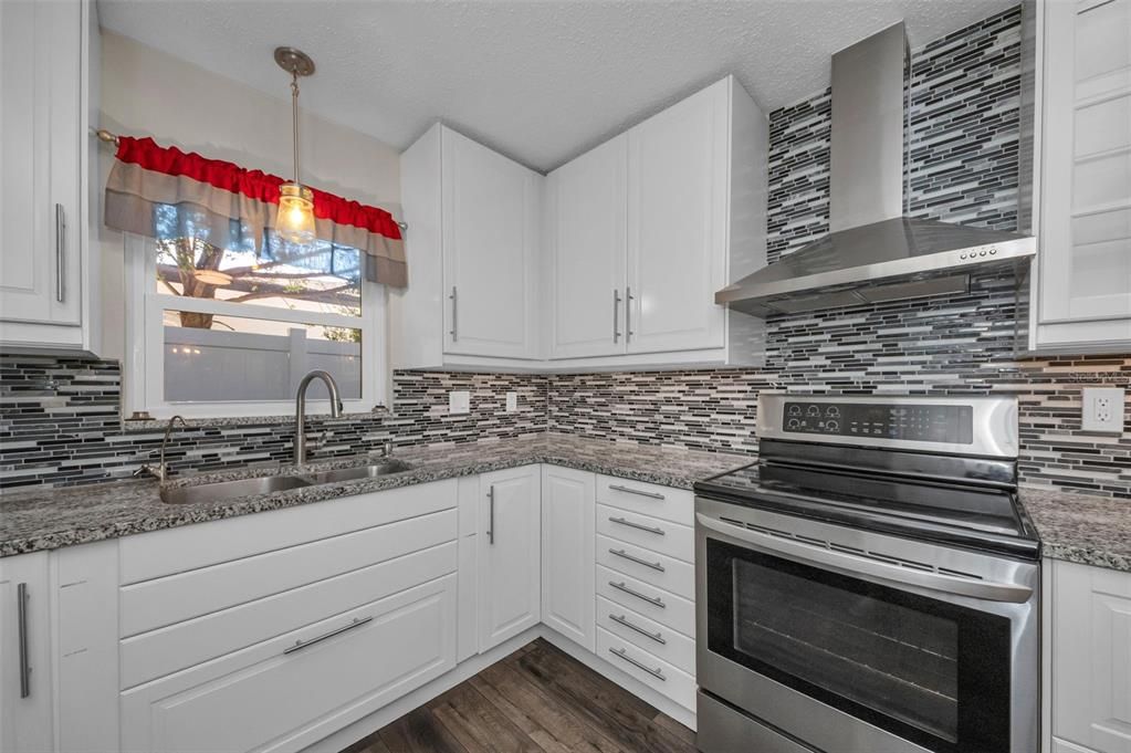 Activo con contrato: $389,900 (3 camas, 2 baños, 1494 Pies cuadrados)