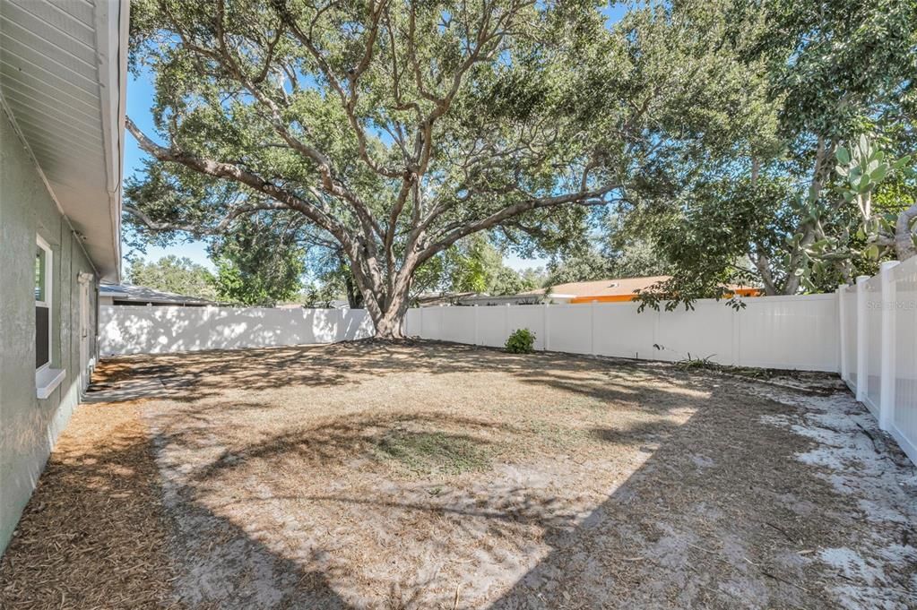 Activo con contrato: $389,900 (3 camas, 2 baños, 1494 Pies cuadrados)