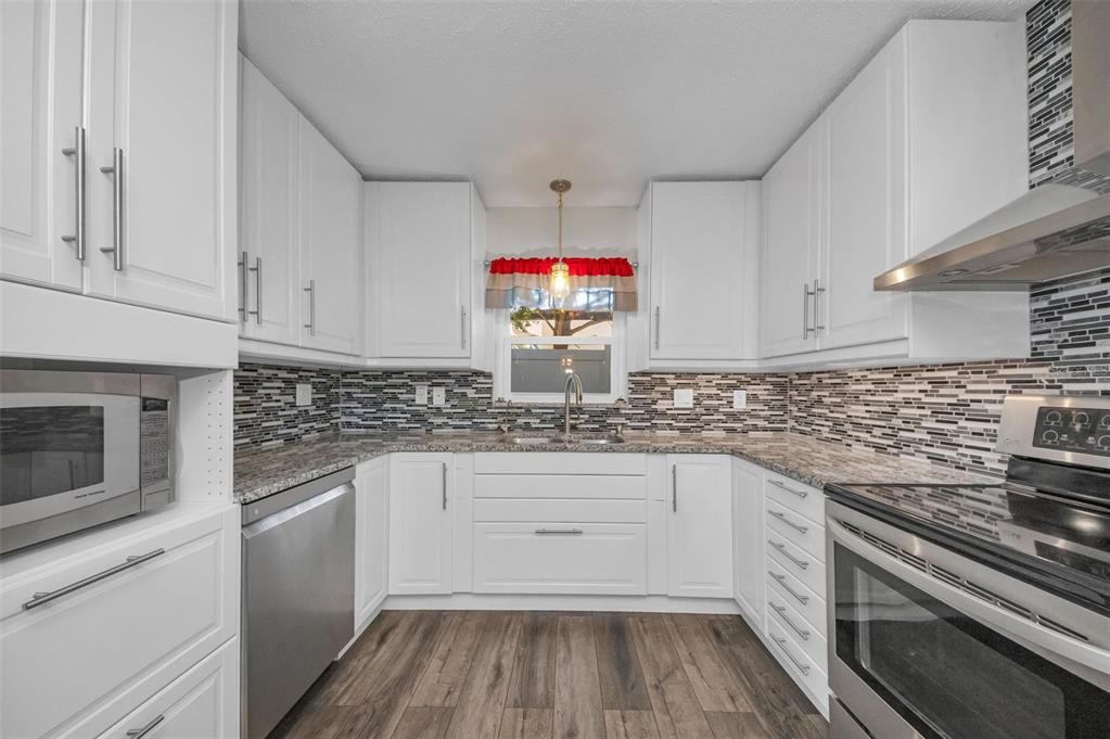 Activo con contrato: $389,900 (3 camas, 2 baños, 1494 Pies cuadrados)