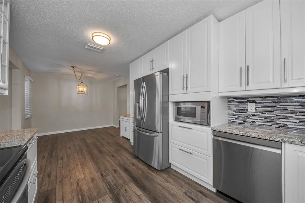 Activo con contrato: $389,900 (3 camas, 2 baños, 1494 Pies cuadrados)