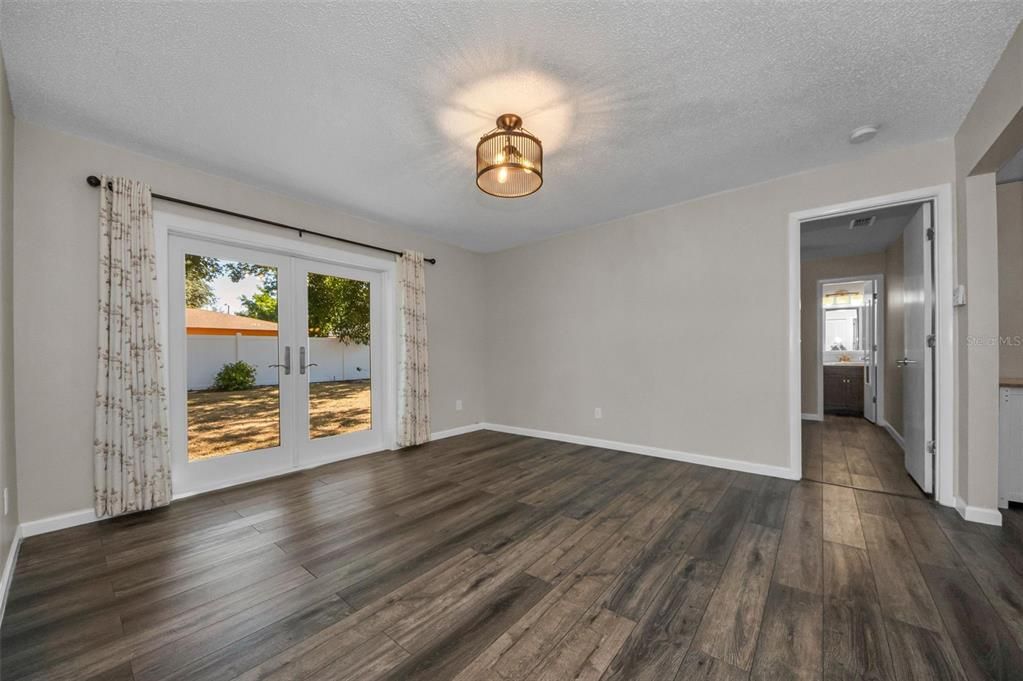 Activo con contrato: $389,900 (3 camas, 2 baños, 1494 Pies cuadrados)