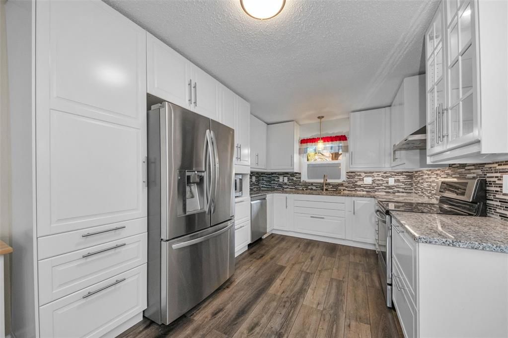 Activo con contrato: $389,900 (3 camas, 2 baños, 1494 Pies cuadrados)