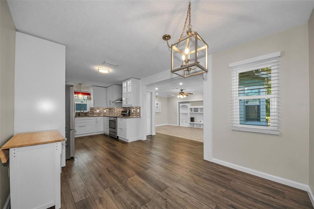 Activo con contrato: $389,900 (3 camas, 2 baños, 1494 Pies cuadrados)