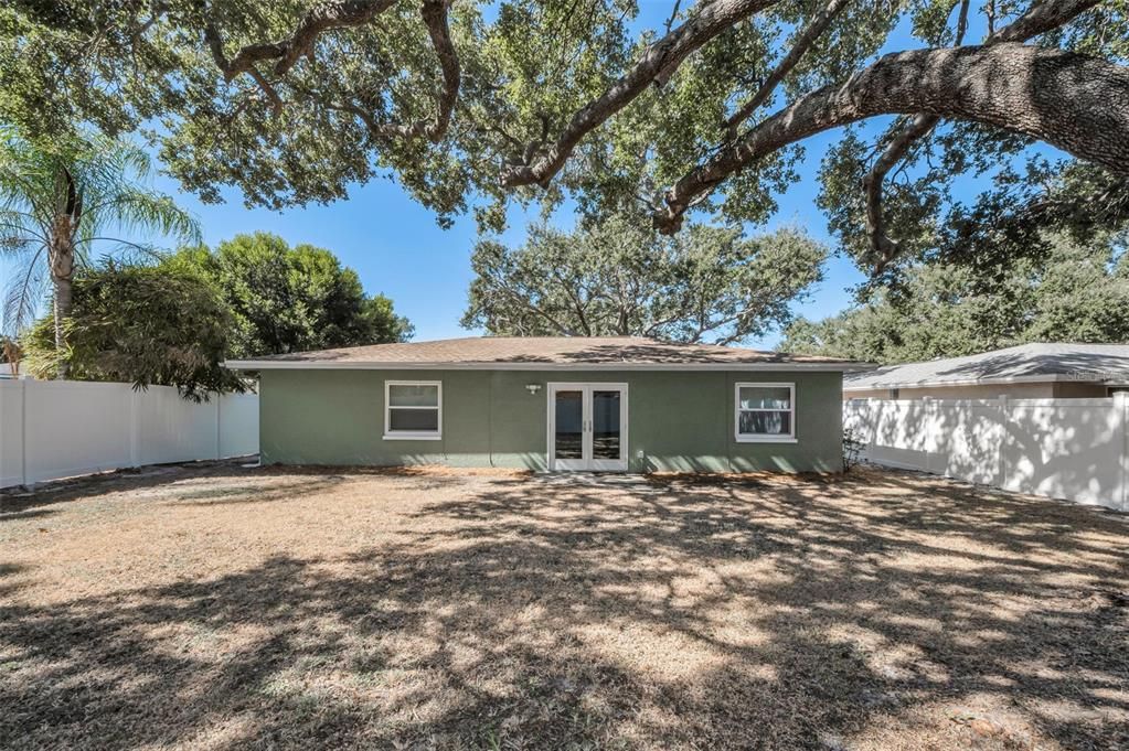 Activo con contrato: $389,900 (3 camas, 2 baños, 1494 Pies cuadrados)