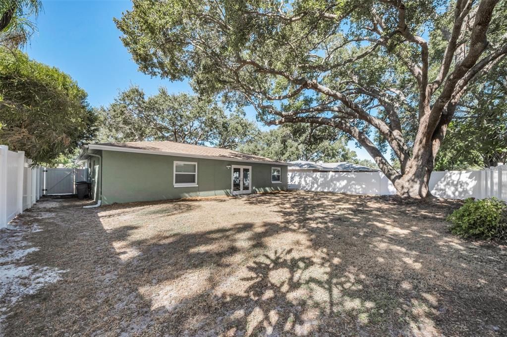 Activo con contrato: $389,900 (3 camas, 2 baños, 1494 Pies cuadrados)