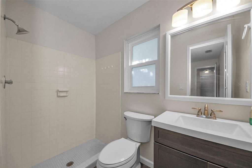 Activo con contrato: $389,900 (3 camas, 2 baños, 1494 Pies cuadrados)