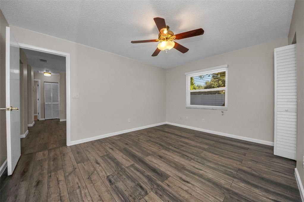 Activo con contrato: $389,900 (3 camas, 2 baños, 1494 Pies cuadrados)