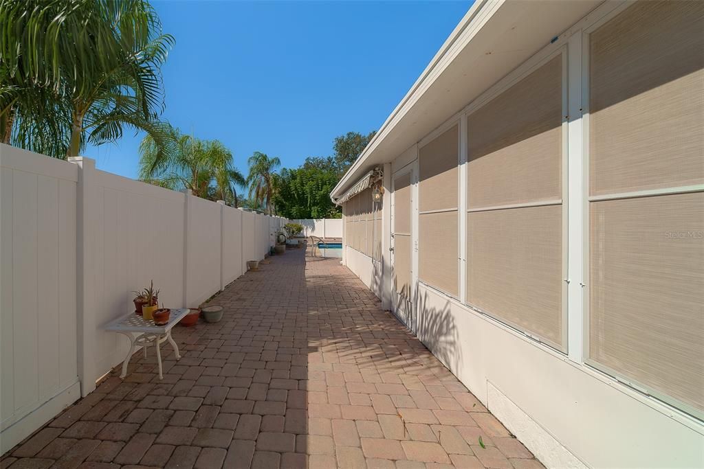 Active With Contract: $515,000 (3 beds, 2 baths, 1834 Square Feet)