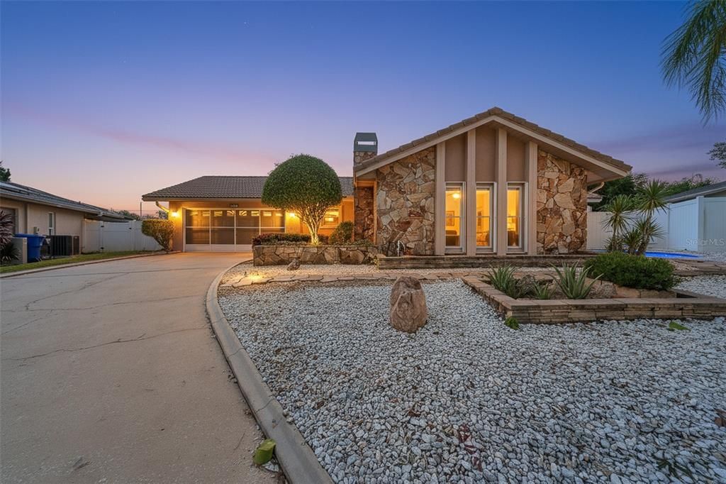 Active With Contract: $515,000 (3 beds, 2 baths, 1834 Square Feet)