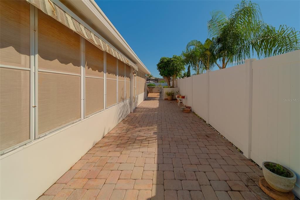 Active With Contract: $515,000 (3 beds, 2 baths, 1834 Square Feet)