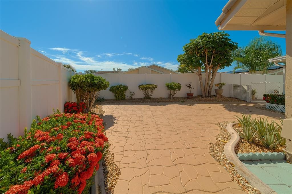 Active With Contract: $515,000 (3 beds, 2 baths, 1834 Square Feet)