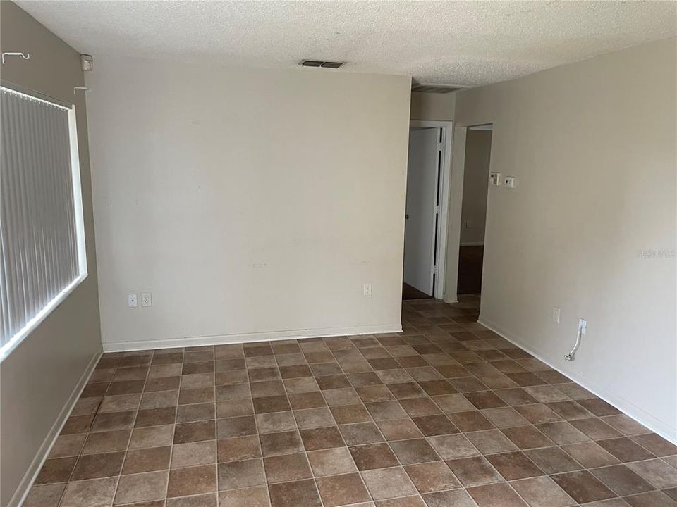 For Rent: $1,195 (2 beds, 1 baths, 925 Square Feet)