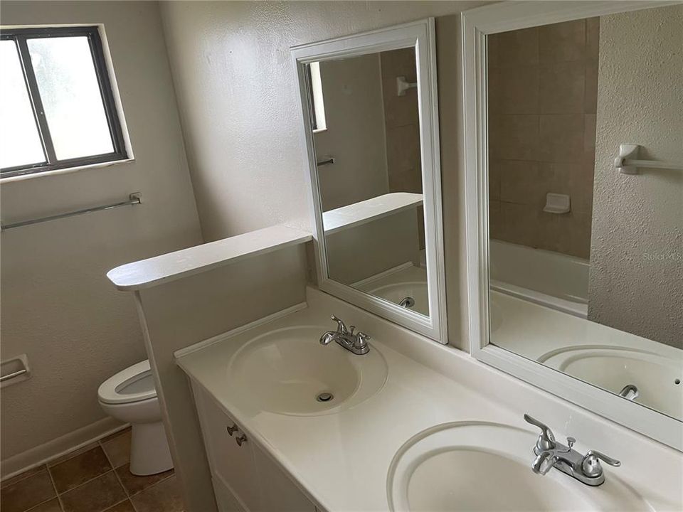 For Rent: $1,195 (2 beds, 1 baths, 925 Square Feet)