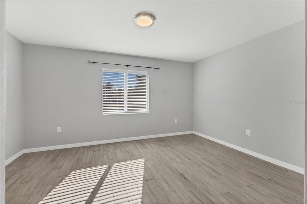 合同活跃: $445,000 (6 贝兹, 0 浴室, 2578 平方英尺)