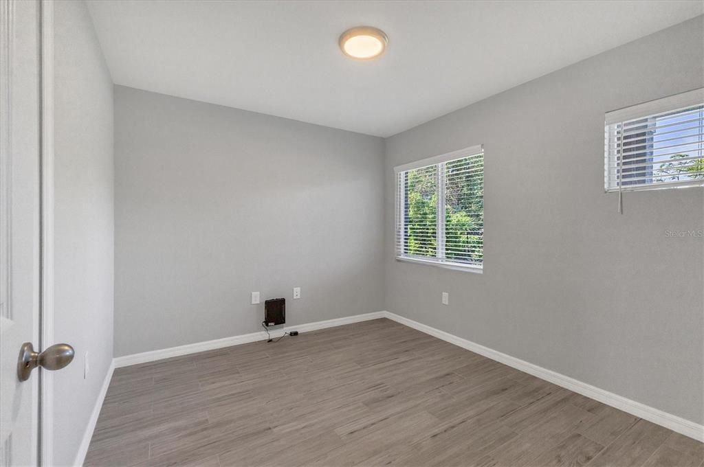 合同活跃: $445,000 (6 贝兹, 0 浴室, 2578 平方英尺)