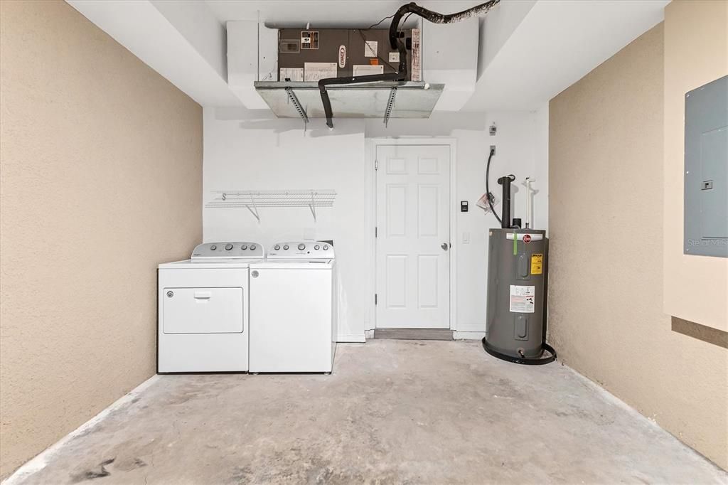 合同活跃: $445,000 (6 贝兹, 0 浴室, 2578 平方英尺)