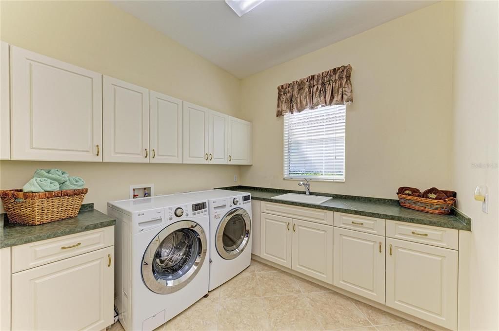 待售: $897,000 (3 贝兹, 3 浴室, 3073 平方英尺)