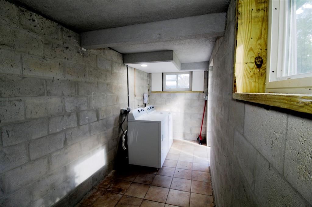 For Sale: $389,000 (1 beds, 1 baths, 750 Square Feet)