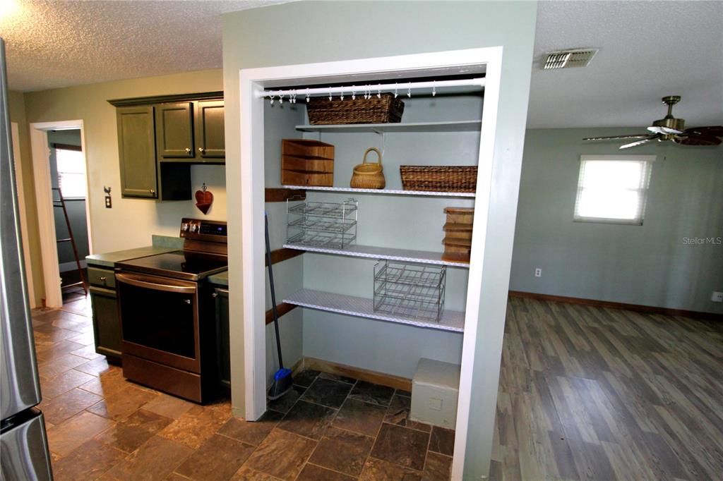 For Sale: $389,000 (1 beds, 1 baths, 750 Square Feet)