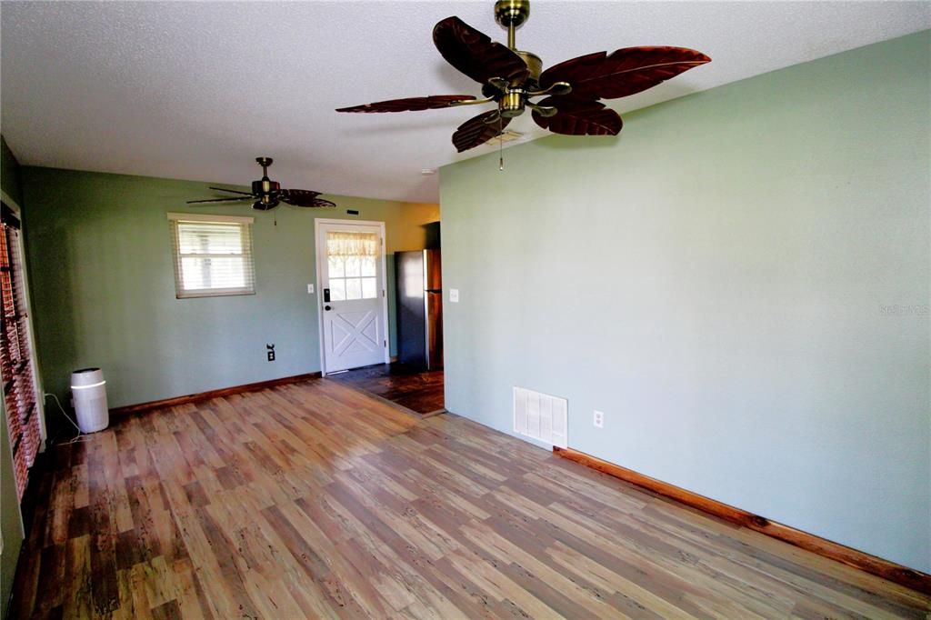 For Sale: $389,000 (1 beds, 1 baths, 750 Square Feet)