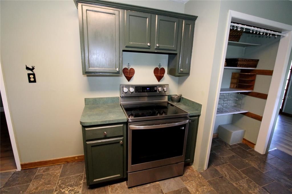 For Sale: $389,000 (1 beds, 1 baths, 750 Square Feet)