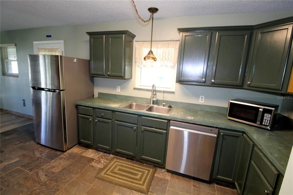 For Sale: $389,000 (1 beds, 1 baths, 750 Square Feet)