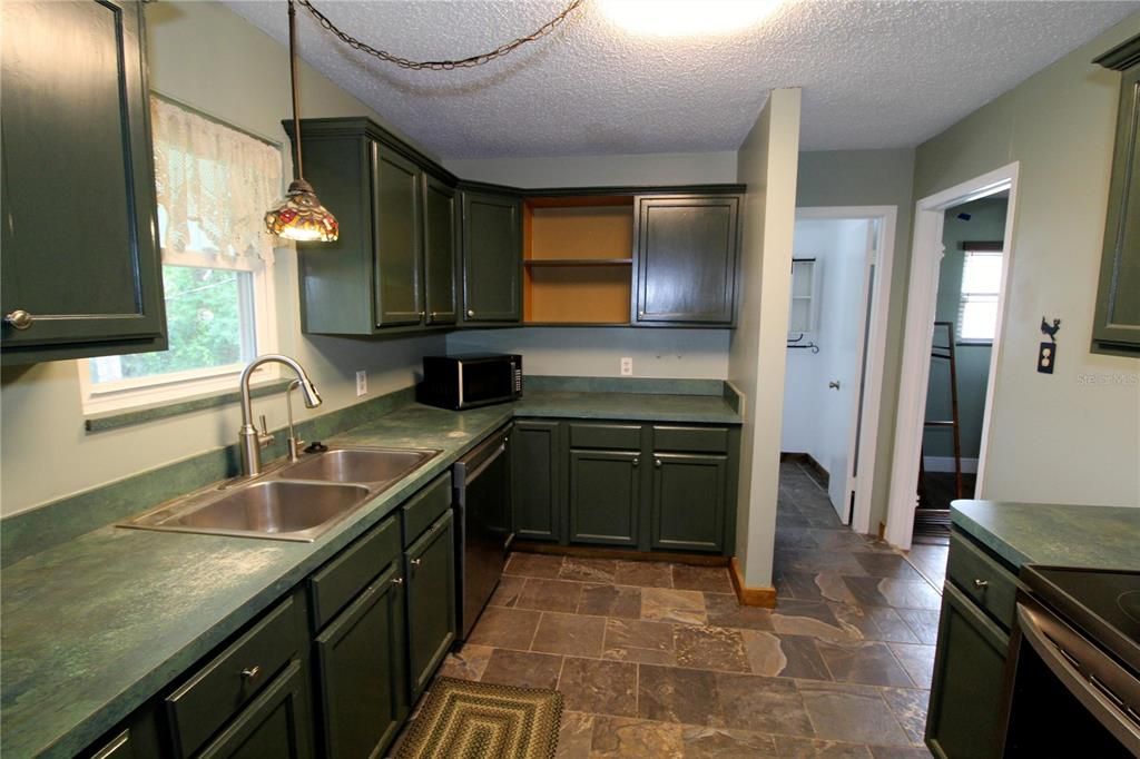 For Sale: $389,000 (1 beds, 1 baths, 750 Square Feet)