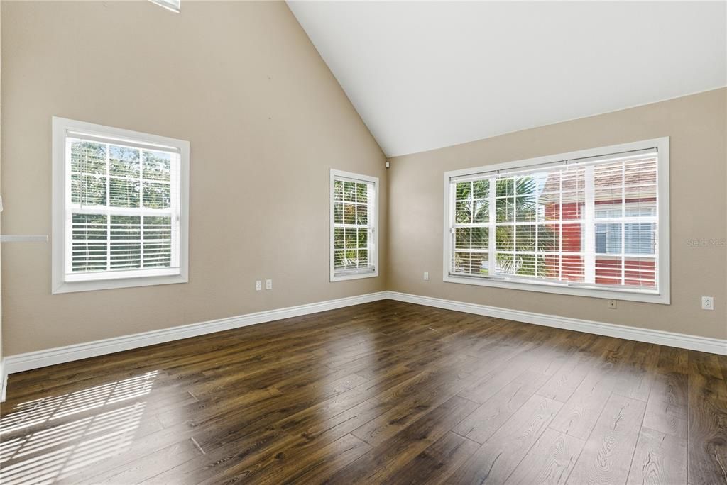 For Sale: $295,000 (3 beds, 2 baths, 1373 Square Feet)