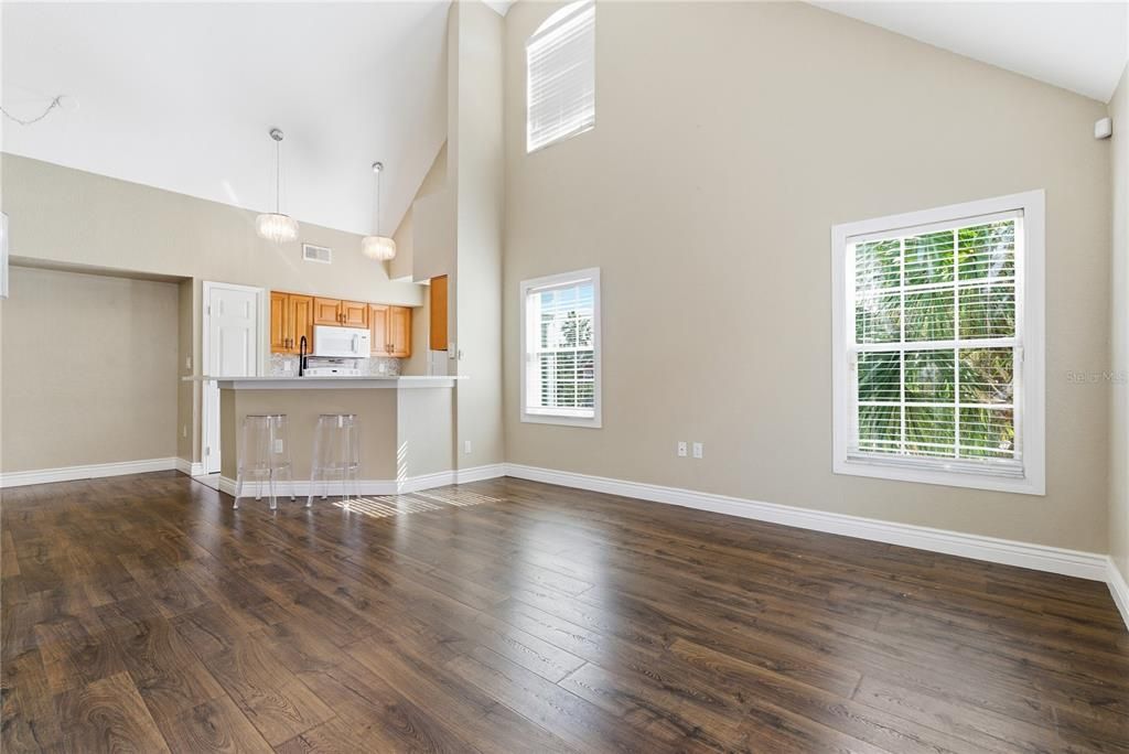 For Sale: $295,000 (3 beds, 2 baths, 1373 Square Feet)