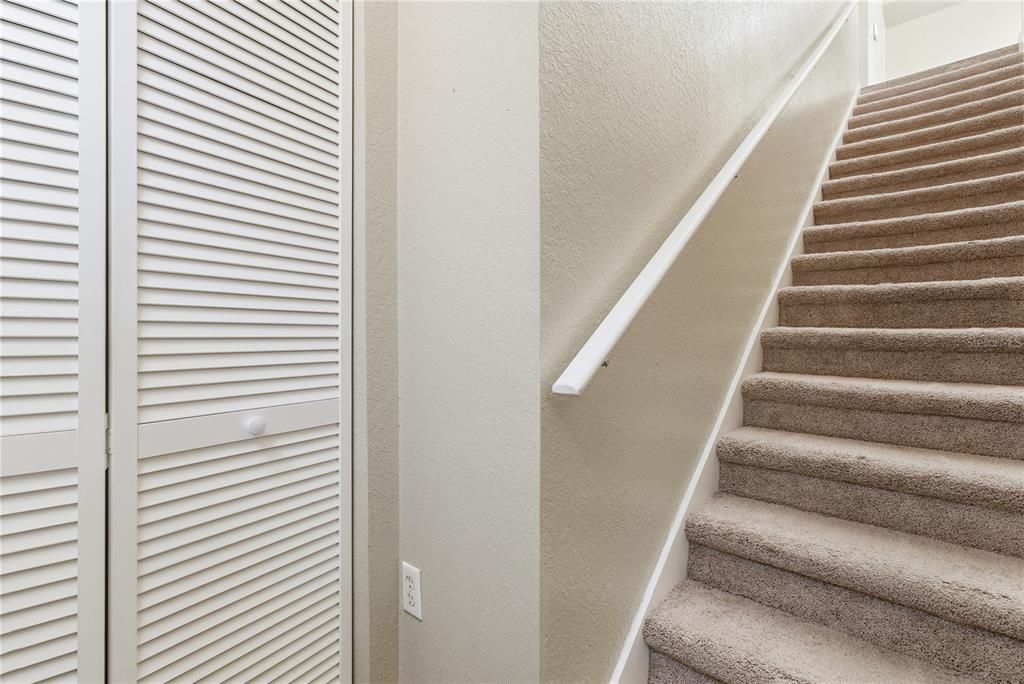 For Sale: $295,000 (3 beds, 2 baths, 1373 Square Feet)