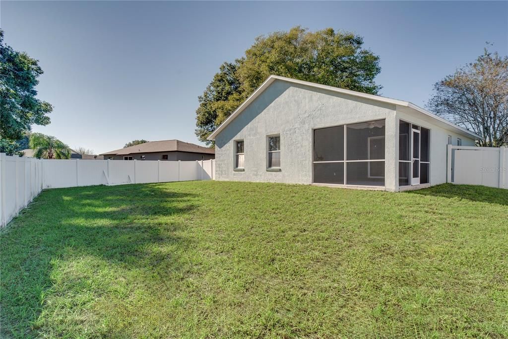 На продажу: $300,000 (4 спален, 2 ванн, 1312 Квадратных фут)