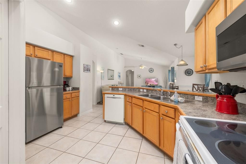 For Sale: $549,999 (5 beds, 4 baths, 2324 Square Feet)