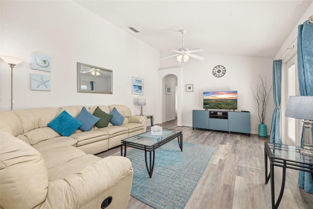 For Sale: $549,999 (5 beds, 4 baths, 2324 Square Feet)